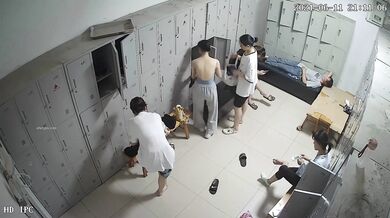 舞蹈班《监控破解》偷拍多位美女学员后台换衣服1 (21)